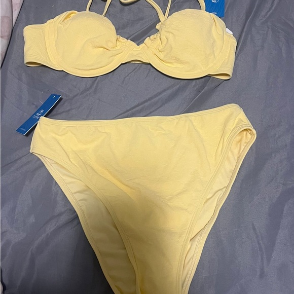 Cupshe Sunny Yellow Ruffled Bikini - Picture 10 of 11